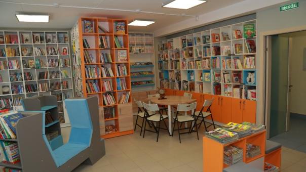 В микрорайоне Затон открыли модернизированную «Библиотеку на Оби»