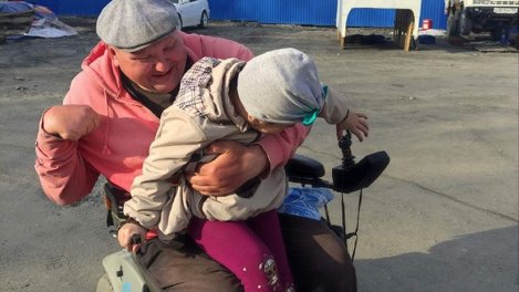 Инвалид-колясочник из Новосибирска четыре года не может попасть на левый берег из-за ремонта на мостах