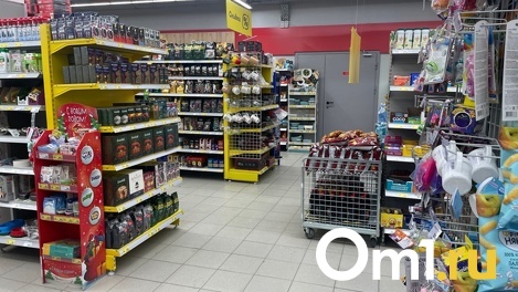 Таксистка выгнала буйного пассажира из машины и закупилась на его деньги продуктами