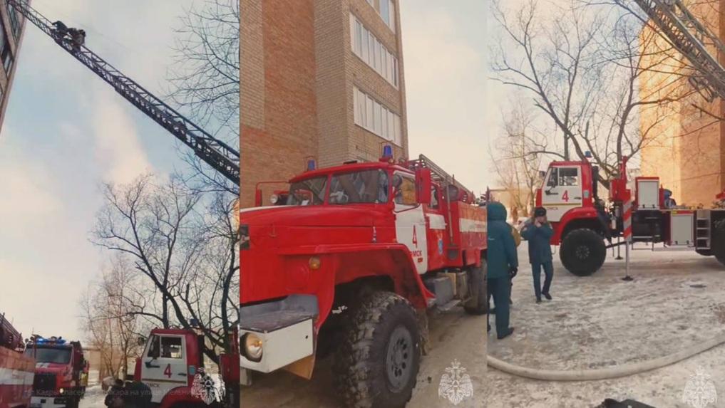 Омские огнеборцы спасли троих детей из пожара в многоэтажном доме