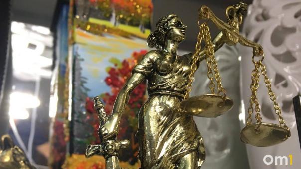 Суд оставил на посту главу Колыванского района Евгения Артюхова