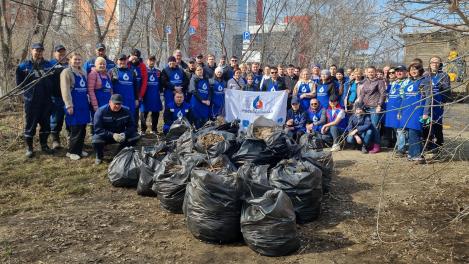 Специалисты омского водоканала убрали улицу Булатова