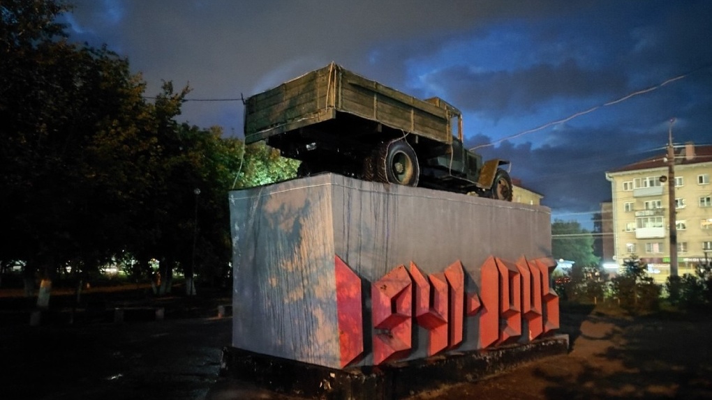 В Омске загорелся памятник бойцам Великой Отечественной войны. ВИДЕО