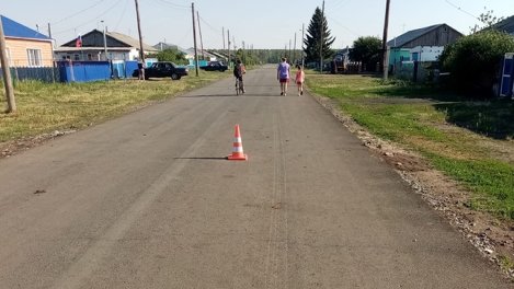 Водитель на иномарке сбила 9-летнего велосипедиста задним ходом