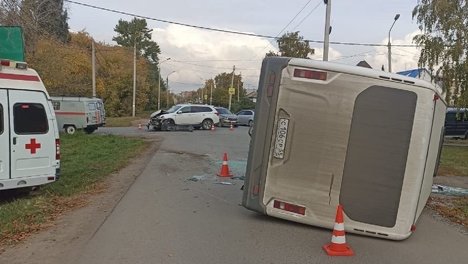 Пострадавших пассажиров перевернувшейся в Омске маршрутке отпустили из больницы домой
