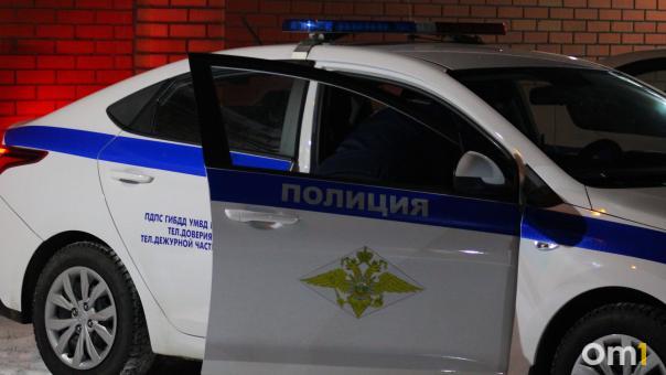 Пьяный омич на иномарке врезался в автобус, убегая от полицейских