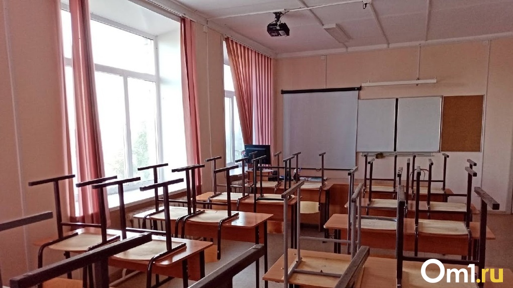 В Омске закрыли на карантин 56 групп в детских садах и 8 классов в школах