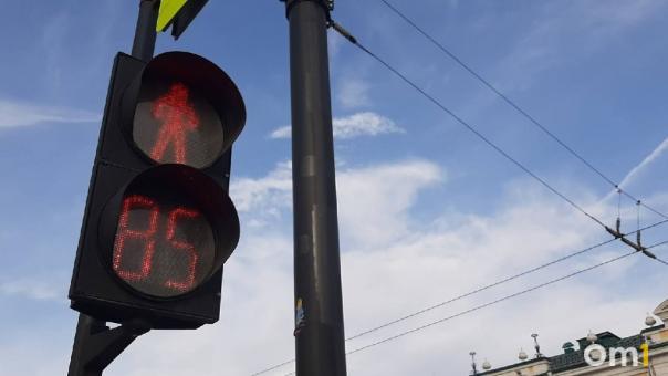 Пешеходы в опасности! Жительница Оби пожаловалась на неработающий светофор