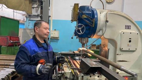 Губернатор Андрей Травников поручил помочь новосибирским аграриям с обеспечением новой техникой