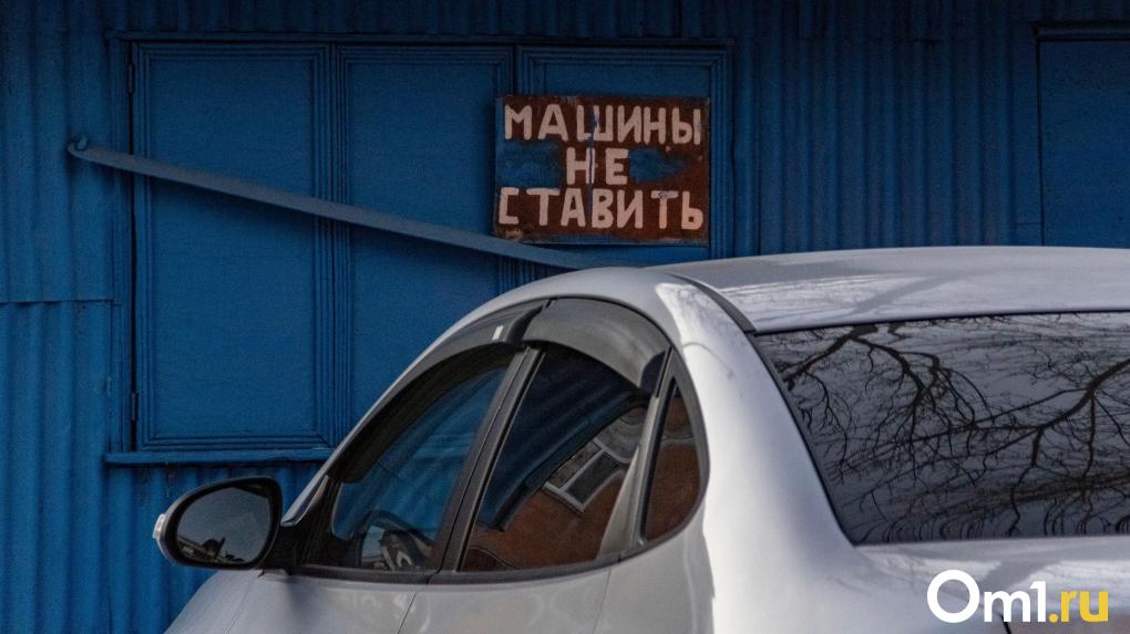 В центре Омска образовалась пробка из-за неработающего светофора