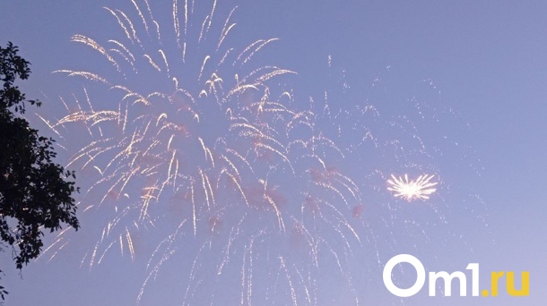 Фестиваль фейерверков прогремел в Новосибирске в честь Дня города