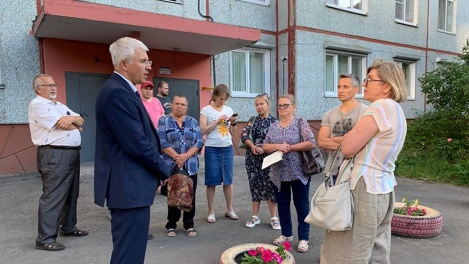 Качели для взрослых и площадки для собак: «Единая Россия» собирает предложения омичей для благоустройства