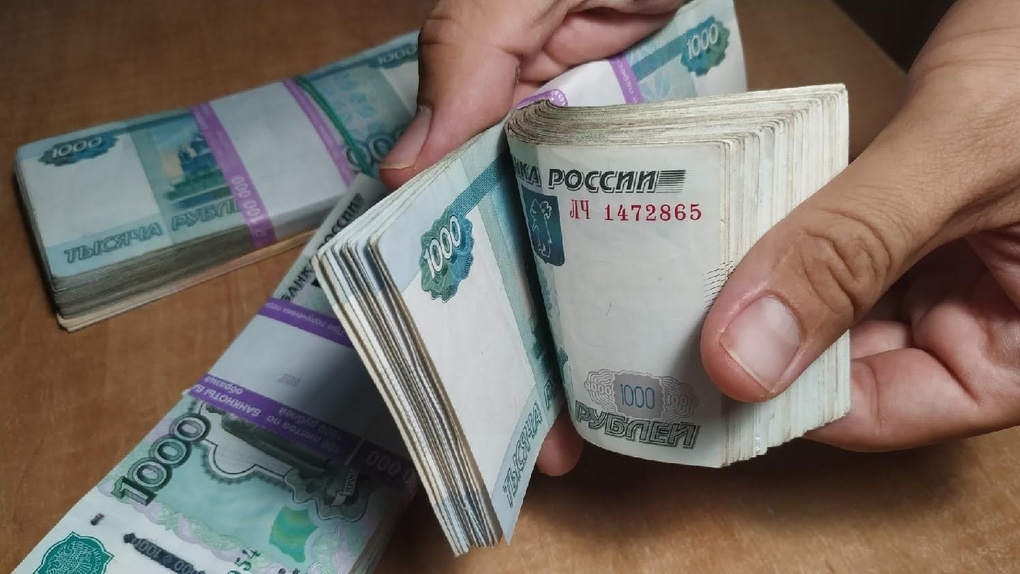 В Омске бывший полицейский и его супруга обманули своих знакомых на 20 миллионов