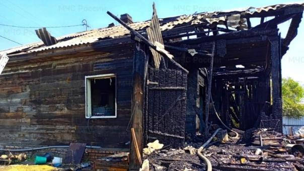 Жители посёлка Чаны под Новосибирском спасли трёх человек из пожара