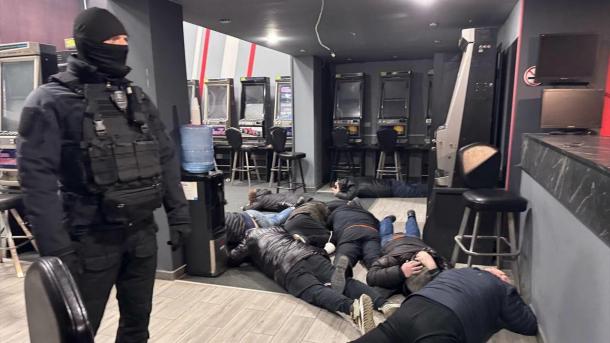 Силовики накрыли игорные залы в Октябрьском районе Новосибирска