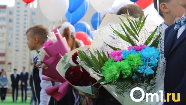 Омичи будут дарить учителям сладкие наборы и мини-букеты