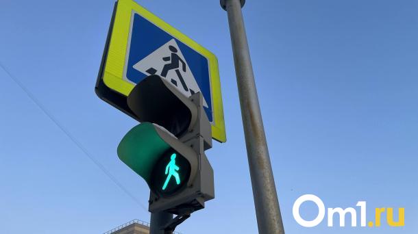 Омичи требуют развернуть светофор на Омской