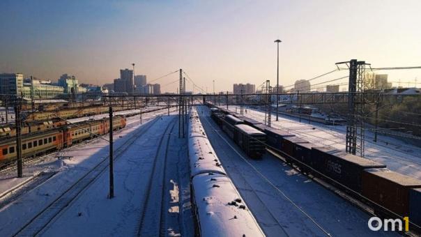В Омской области временно перекроют для транспорта железнодорожный переезд