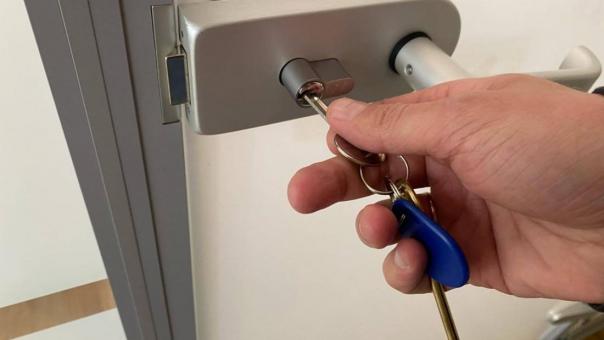 Сирота из Новосибирска вновь обратилась к Бастрыкину за помощью