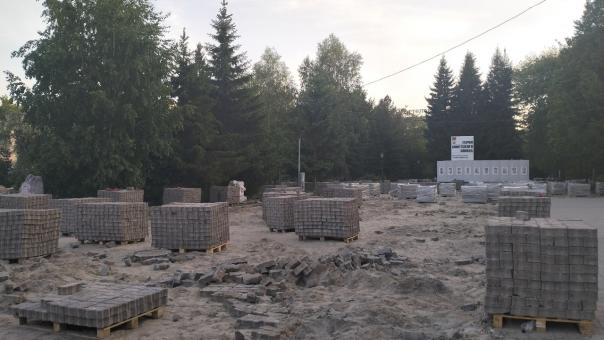 На трёх улицах в Новосибирске отремонтируют и озеленят тротуары
