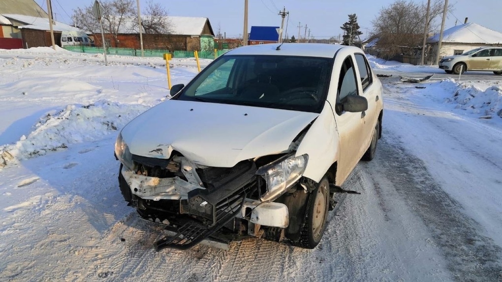 Восьмилетняя девочка пострадала в аварии в селе Азово Омской области
