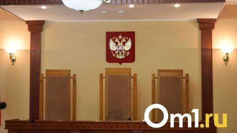 Омичу назначили крупный штраф за продажу поддельных алкоголя и сигарет