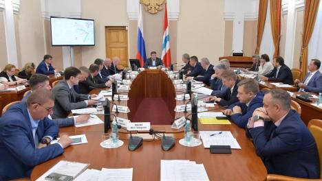 Глава Минстроя Рашко показал проекты, которые обсуждали на совете у губернатора