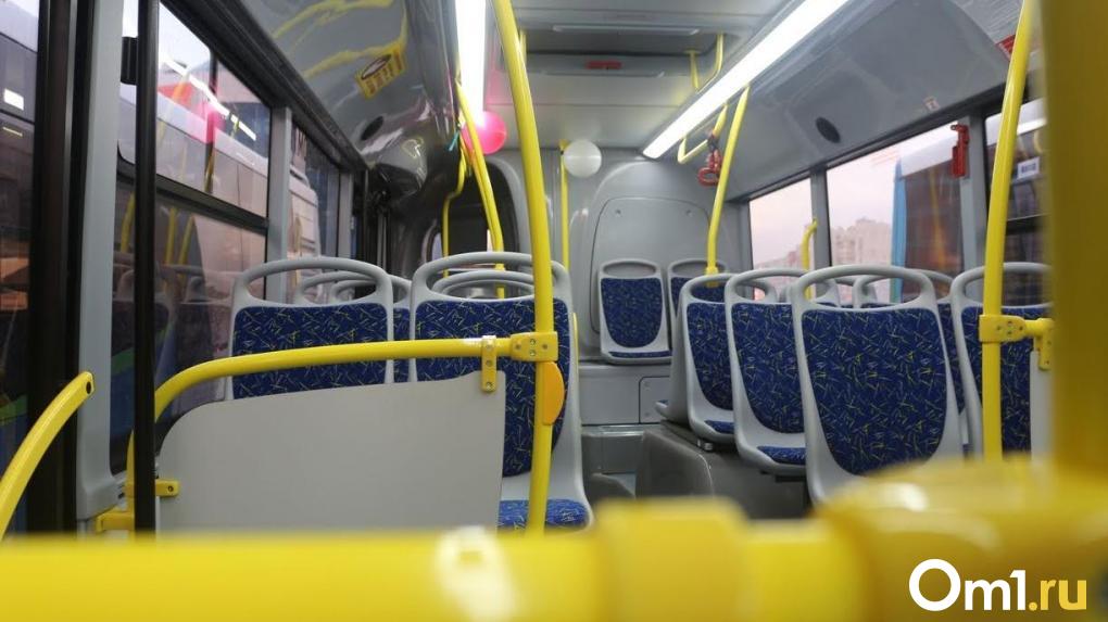 Минимальную зарплату водителей автобусов в Омске поднимут до 70 тысяч