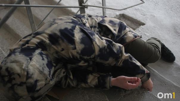 Монтёр из Москвы пытался зарезать 25-летнего омича
