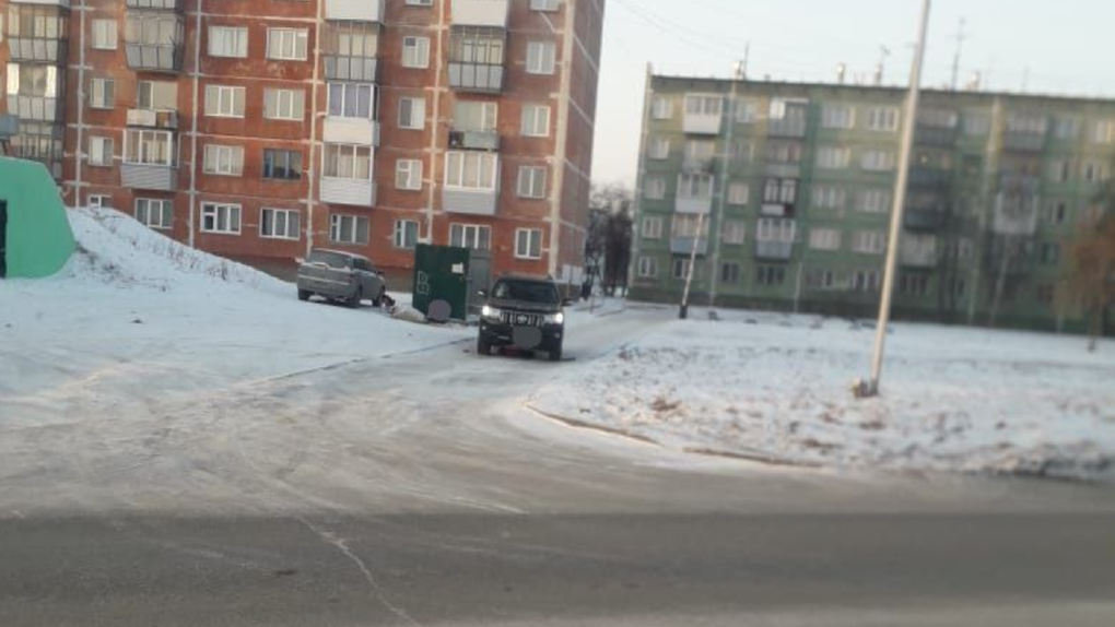 Иномарка сбила семилетнего мальчика на «ватрушке» в Бердске