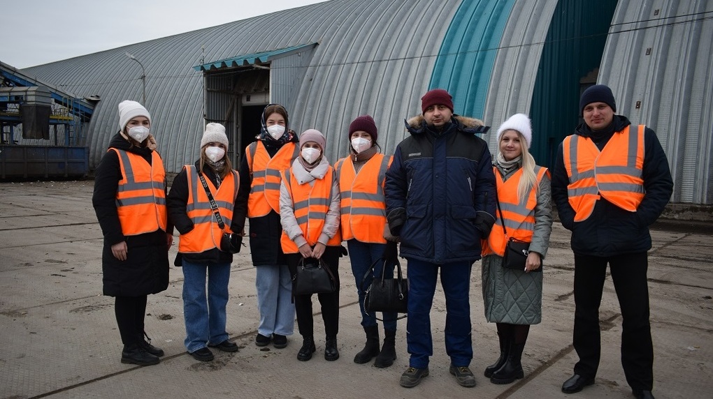 Больше 600 жителей Омской области побывали на мусоросортировочных заводах регионального оператора