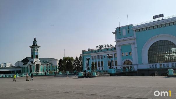 Двое грабителей избили мужчину на вокзале «Новосибирск-Главный» ради 240 тыс рублей