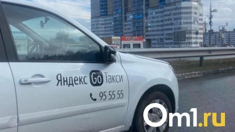 Травников рассказал, почему мигрантам нельзя работать в такси в Новосибирске