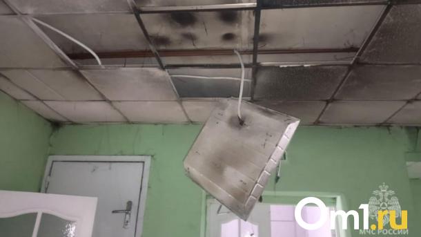 Дети эвакуировались самостоятельно. В Омской школе произошло возгорание