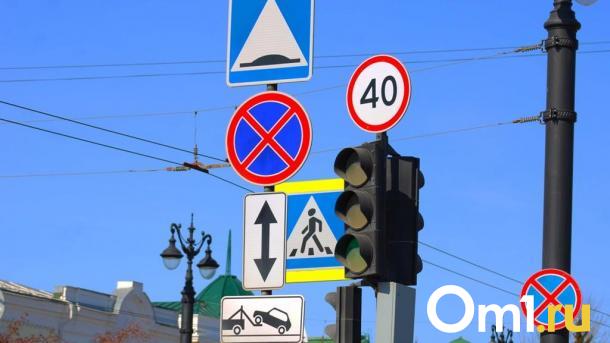Названы омские улицы, на которых осенью заменят светофоры