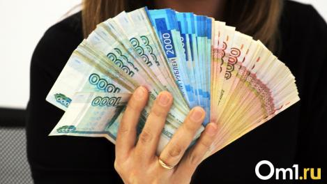 Омичи получат пособия и пенсии в августе досрочно: график выплат