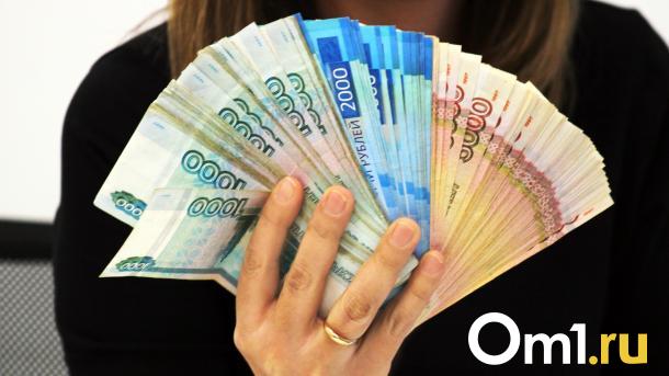 Омичи получат пособия и пенсии в августе досрочно: график выплат