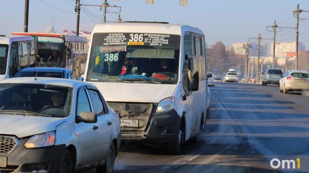 В мэрии Омска осудили решение частников о повышении стоимости проезда в маршрутках
