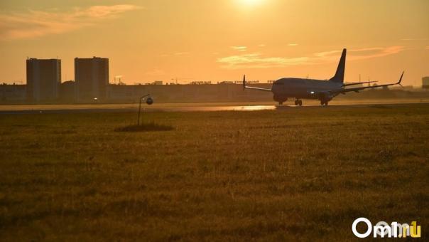 С рейса Омск – Москва высадили пассажира за безобразие в туалете