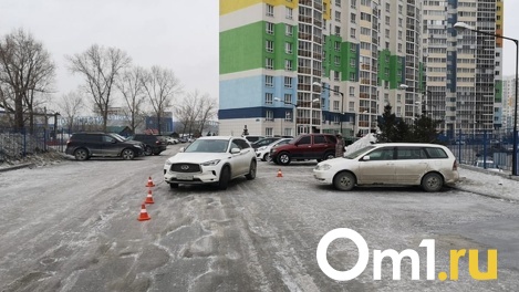 Травмы груди и позвоночника: новосибирский водитель сбил 11-летнего мальчика на глазах у матери
