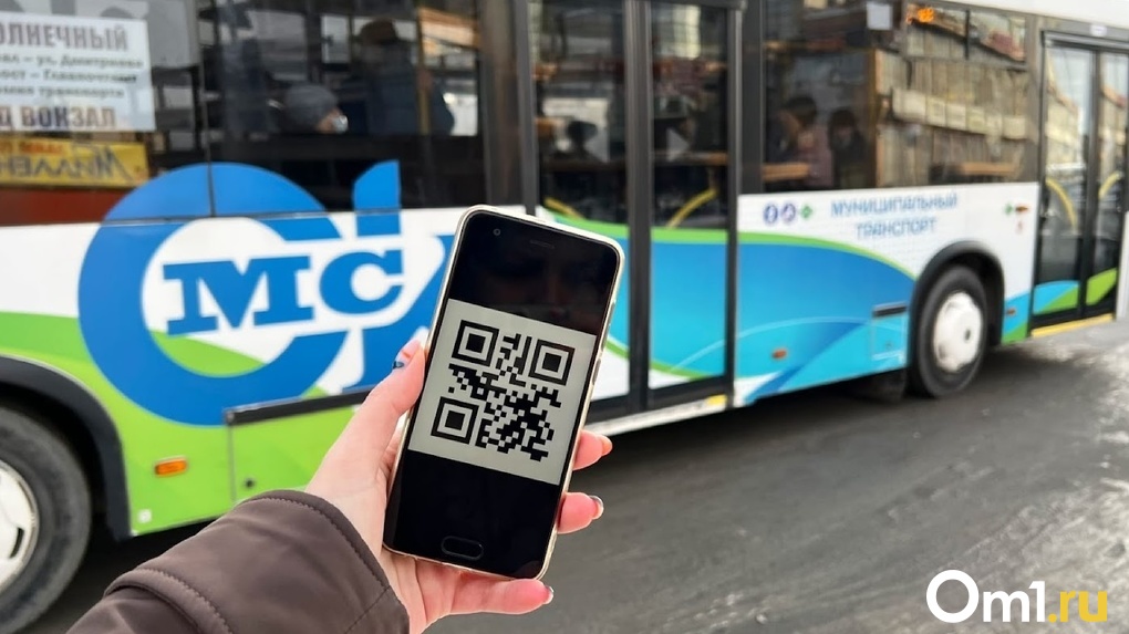 Порядок выдачи QR-кодов меняется. Кто из омичей сможет их получить?