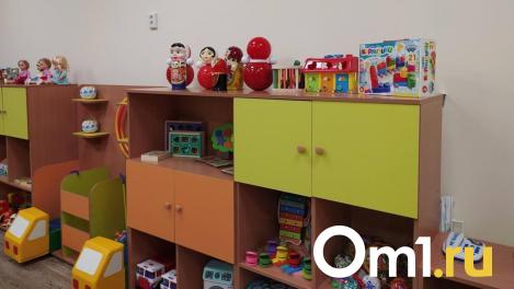 В омском садике работает воспитатель-мужчина, которого дети дёргают за бороду