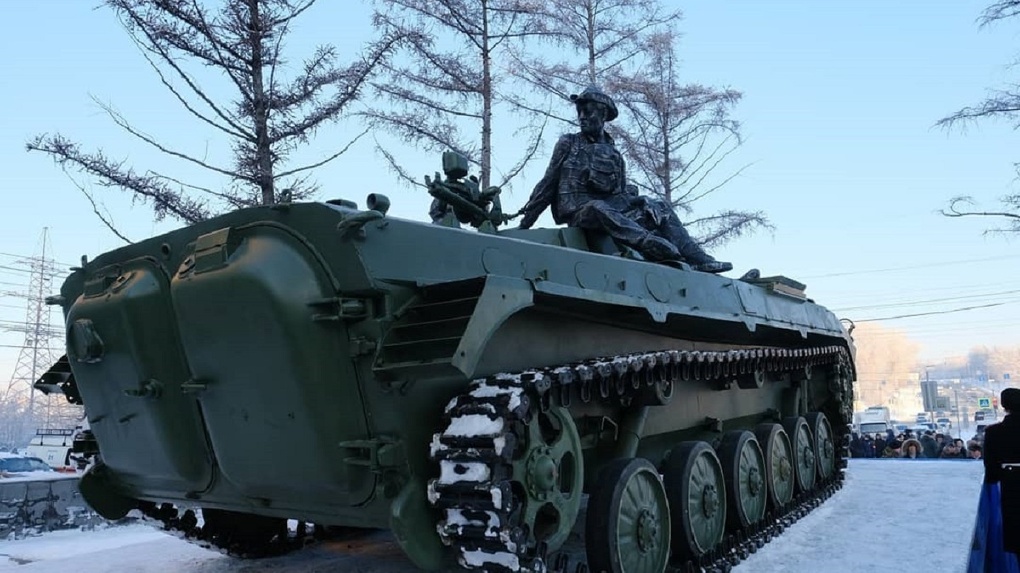 В Новосибирске появился памятник-танк
