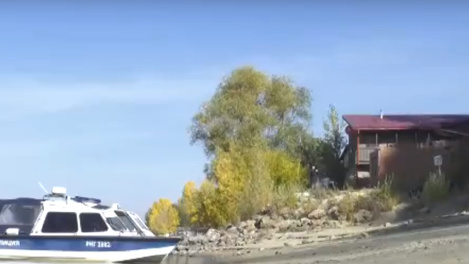 Незаконную турбазу на острове реки Оби обнаружили в Новосибирске. ВИДЕО