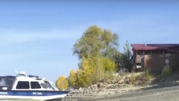 Незаконную турбазу на острове реки Оби обнаружили в Новосибирске. ВИДЕО