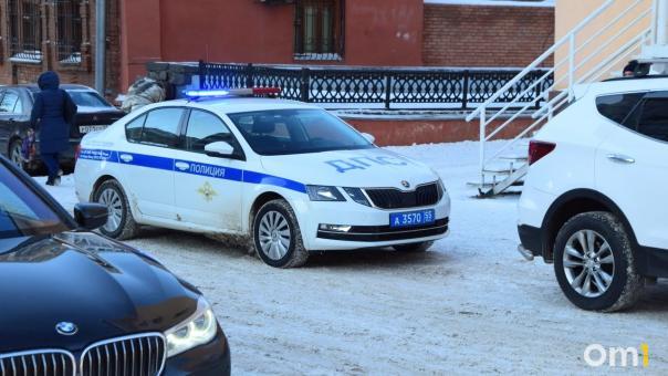 Остановят всех: омские автолюбители на выходных подвергнутся сплошным проверкам от ГАИ