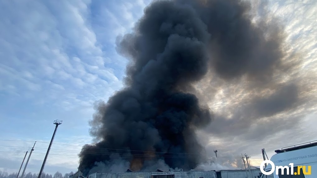 Что горит на левом берегу. 07.10.2022 Пожар в Омске. Омск пожар сейчас левый берег. Пожар в Омске сегодня на левом берегу. Пожар в Омске 2020.