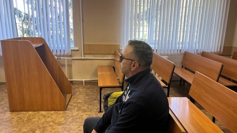 В Омске начали судить экс-майора полиции Гайдамака за смертельное ДТП на метромосту