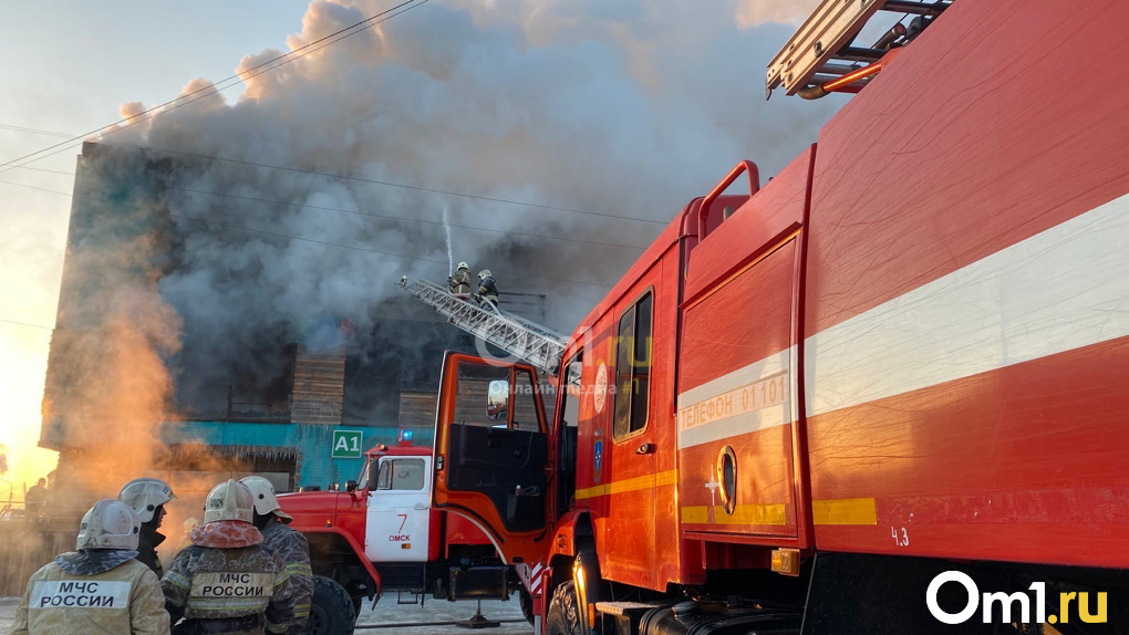 Чп омск. Пожар в Омске сейчас в Октябрьском. Опасные пожары в Омске. Пожар в русской Поляне Омской.