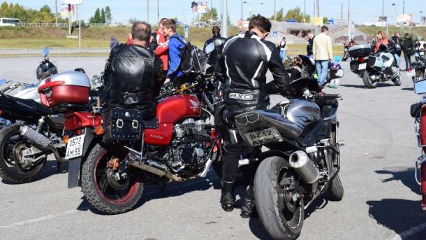 Депутат предложил разрешить мотоциклам движение по выделенным полосам